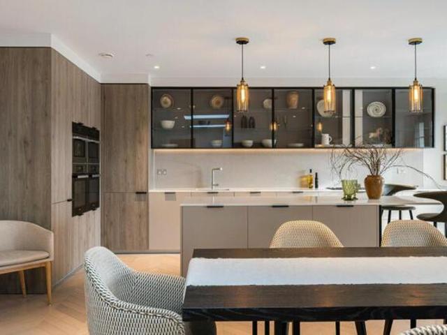 Apartment for sale in Row Town, Surrey