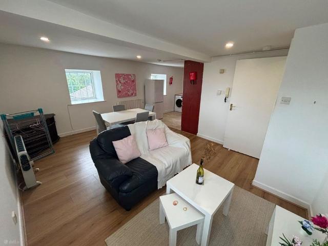 Apartment to rent in Loch Garman, North Tipperary