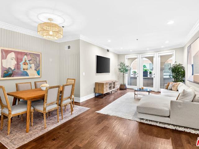 Apartment for sale in Canoga Park, California