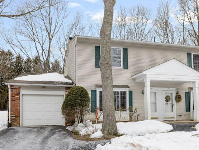 Apartment for sale in Warwick, Rhode Island