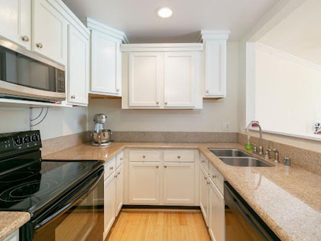 Apartment for rent in Redondo Beach, California