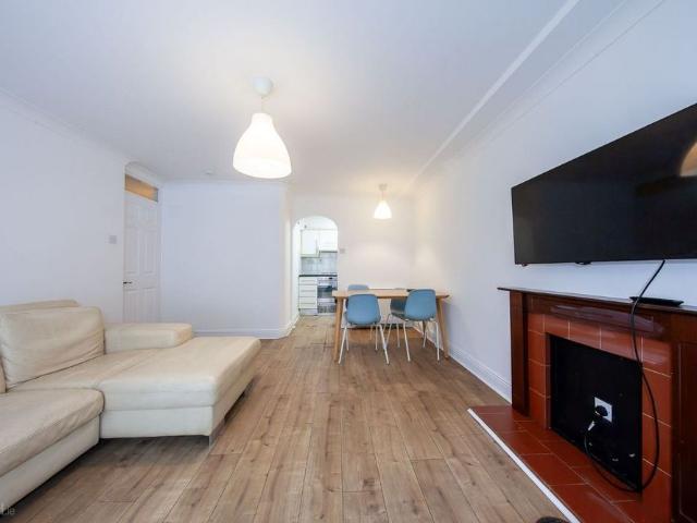 Apartment to rent in Bluebell, North Tipperary