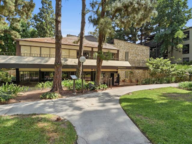 Apartment for sale in Canoga Park, California