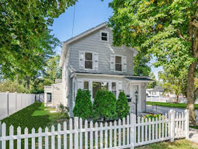 Apartment for sale in Glen Cove