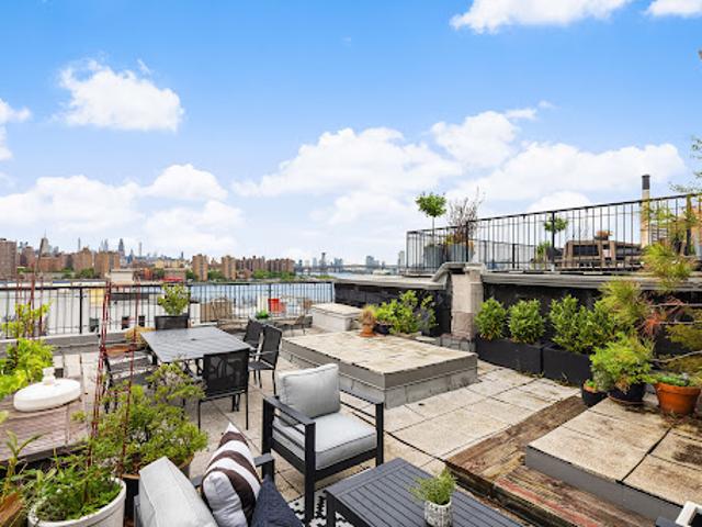 Apartment for sale in Arverne, New York