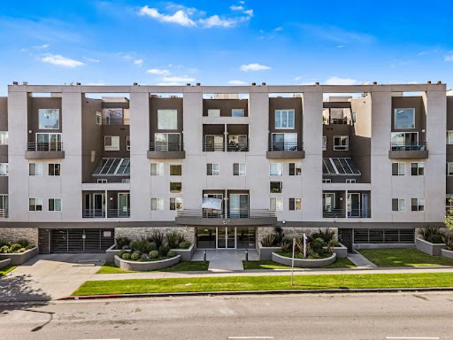 Apartment for sale in Canoga Park, California