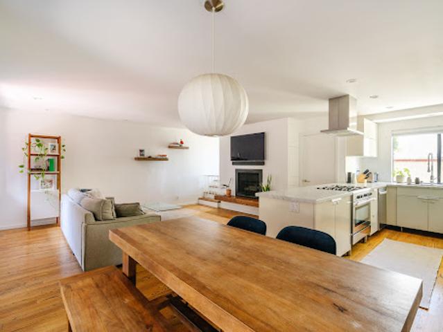 Apartment for sale in Canoga Park, California