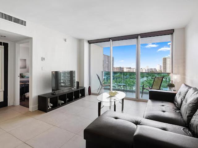 Apartment for sale in Hollywood, Florida
