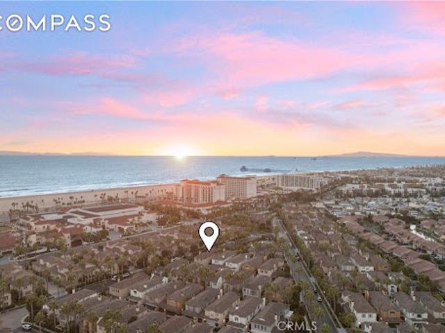 Apartment for sale in Huntington Beach, California