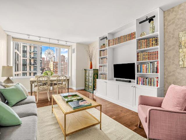 Apartment for sale in Arverne, New York