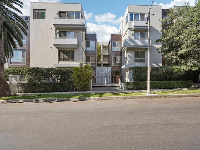 Apartment for sale in Canoga Park, California