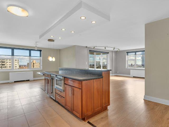 Apartment for sale in Fort Lee, New Jersey