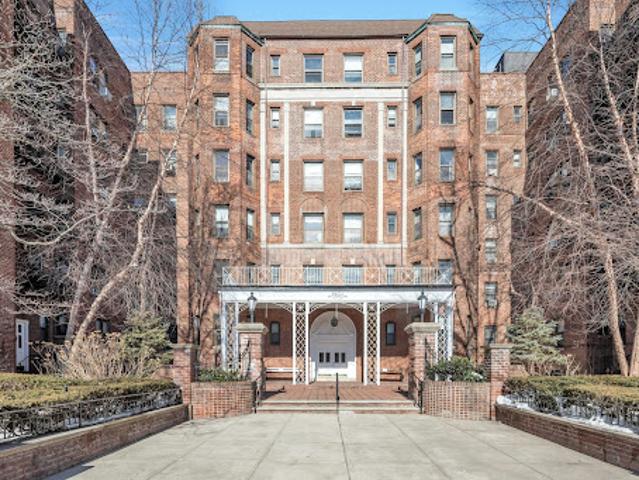 Apartment for sale in Queens, Arverne