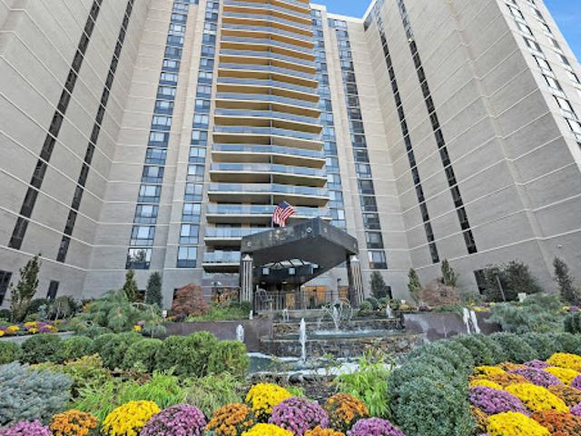 Apartment for sale in Fort Lee, New Jersey