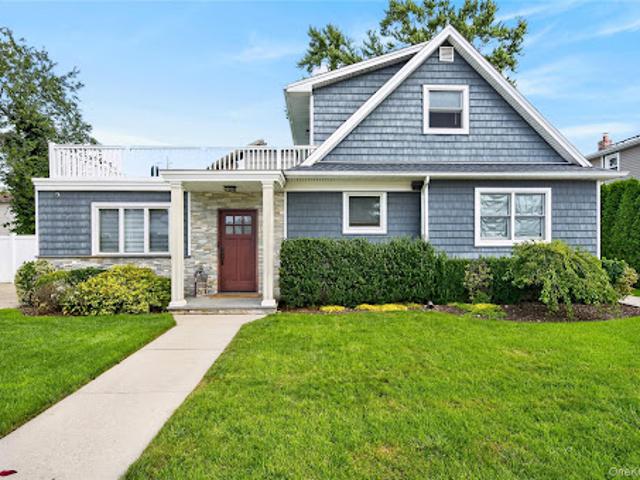Apartment for rent in Village of Westbury, Nassau County