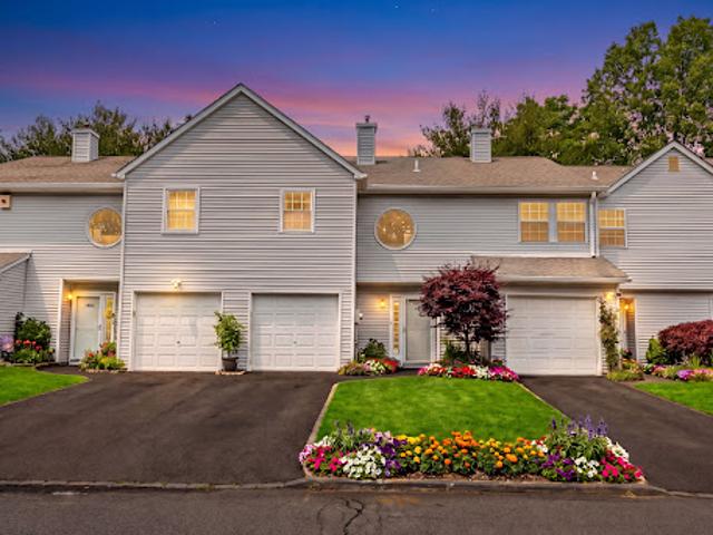 Apartment for sale in Centereach, New York