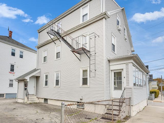 Apartment for sale in Bristol, Rhode Island