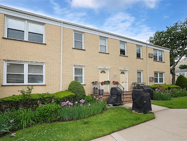 Apartment for sale in Nassau, New York
