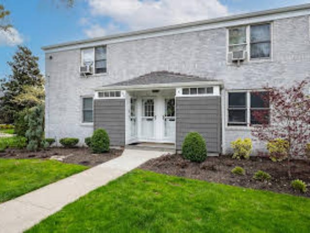 Apartment for sale in Glen Cove