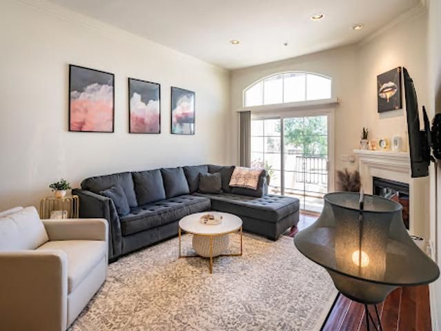 Apartment for sale in Canoga Park, California