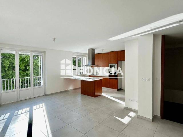 Appartement location à Lessivas, Bron