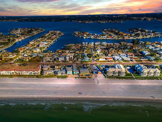 Apartment for sale in Belleair Beach, Florida