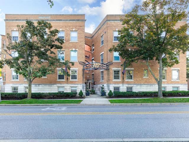 Apartment for sale in Birmingham, Oakland County
