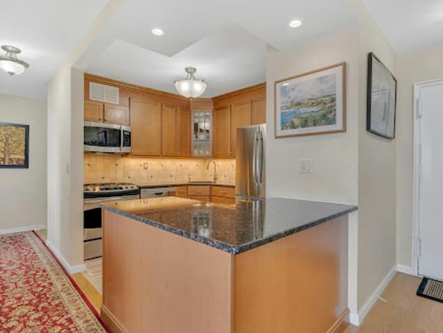 Apartment for sale in Fort Lee, New Jersey