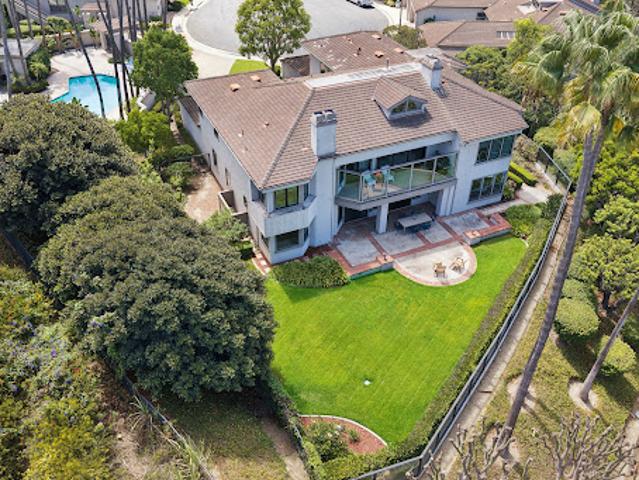 Apartment for sale in Corona Del Mar, California