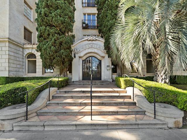 Apartment for sale in Canoga Park, California
