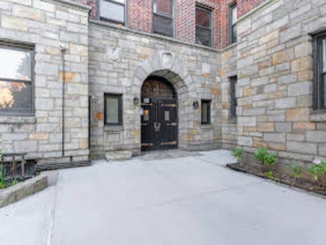 Apartment for sale in Forest Hills