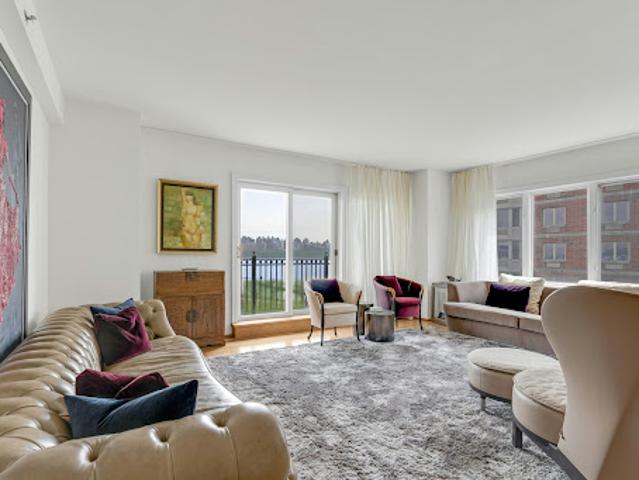 Apartment for sale in Edgewater, New Jersey
