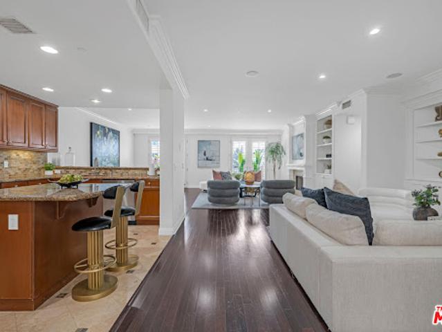 Apartment for sale in Beverly Hills, California