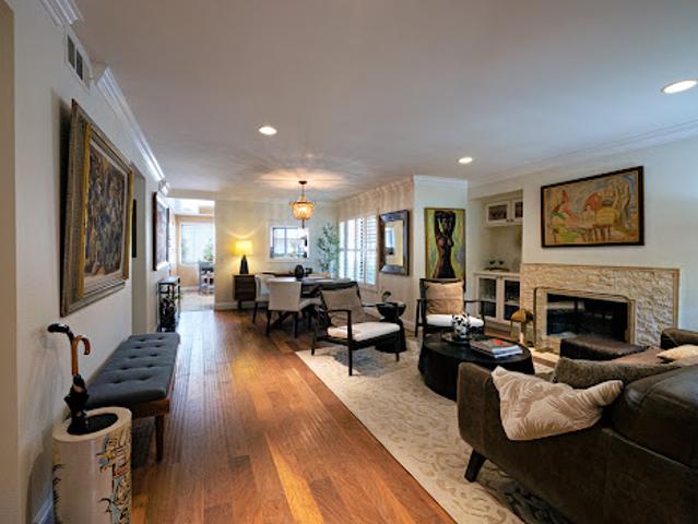 Apartment for sale in Huntington Beach, California
