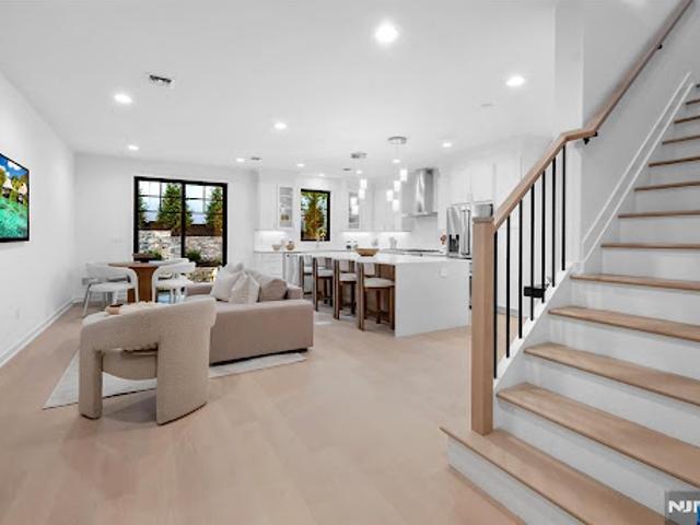 Apartment for sale in Oradell, New Jersey