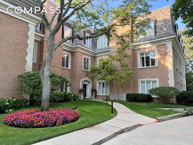 Apartment for sale in Lake Forest, Illinois