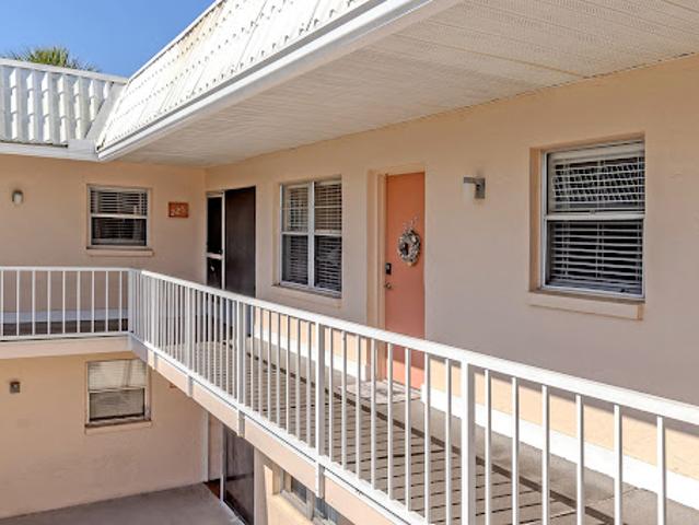 Apartment for sale in Canoga Park, California
