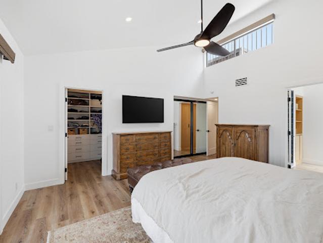 Apartment for sale in Canoga Park, California