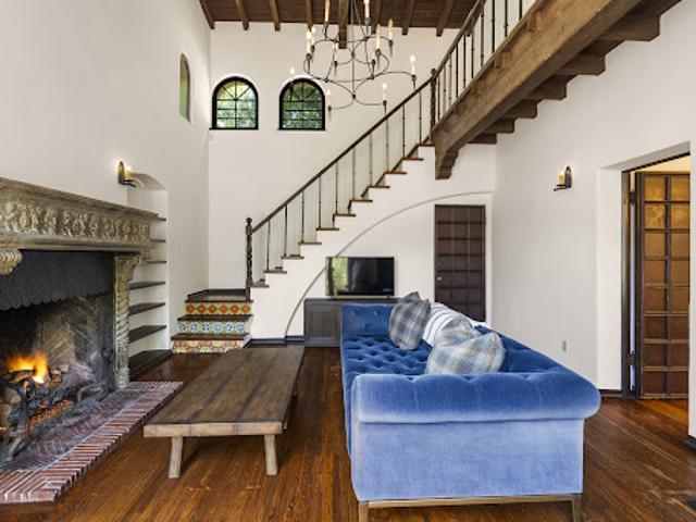 Apartment for sale in Canoga Park, California