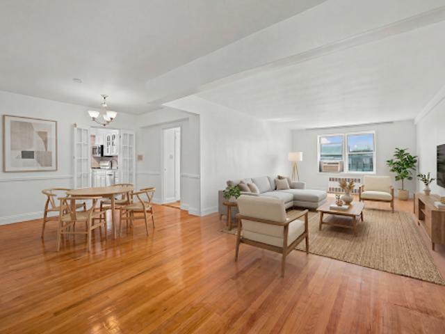 Apartment for sale in Queens, Arverne