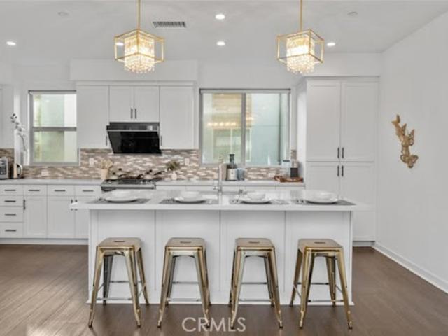 Apartment for sale in Irvine, California