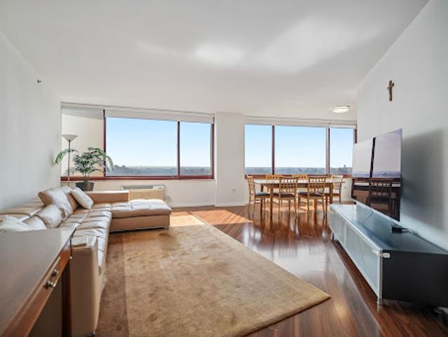 Apartment for sale in Fort Lee, New Jersey