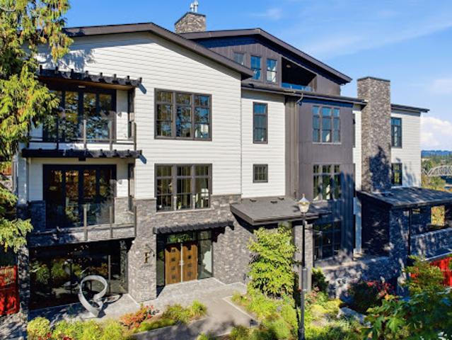 Apartment for sale in Lake Oswego, Clackamas County