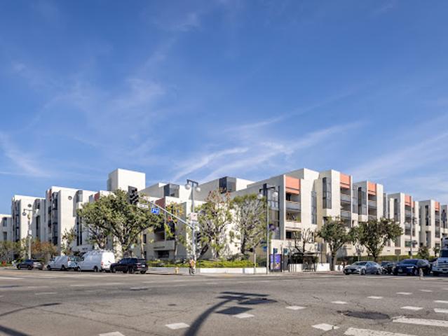 Apartment for sale in Canoga Park, California