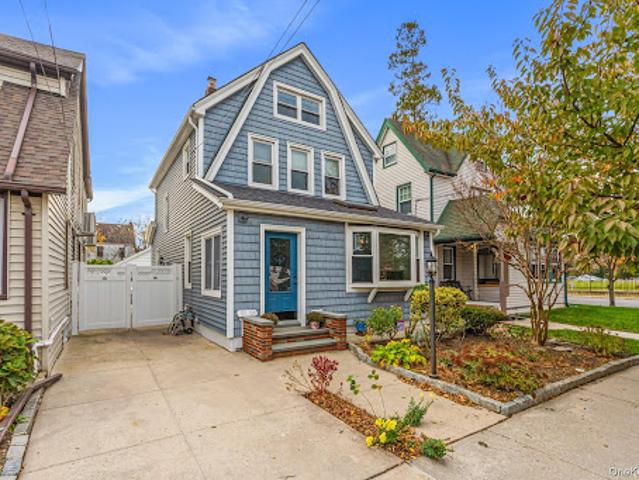 Apartment for sale in Queens, Arverne