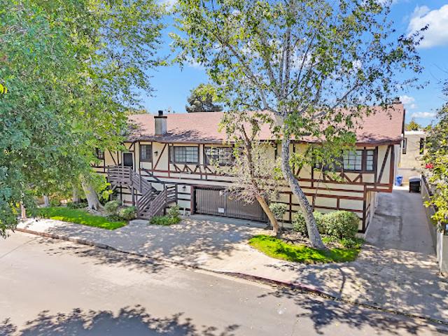 Apartment for sale in Canoga Park, California