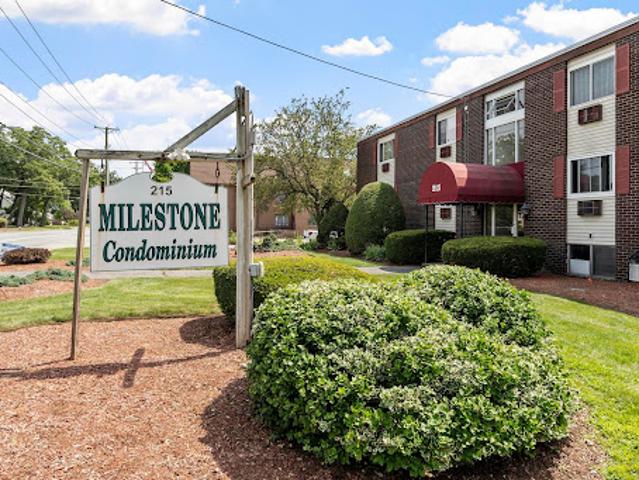 Apartment for sale in Chelmsford, Massachusetts