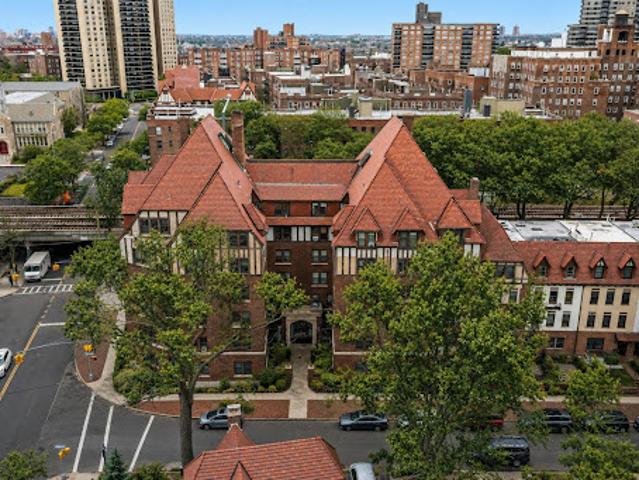 Apartment for sale in Queens, Arverne