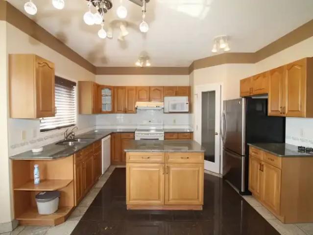 Apartment for rent in Coral Springs, Calgary