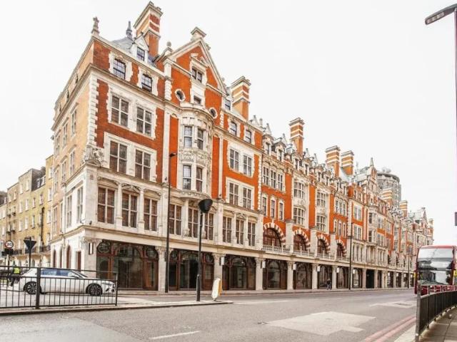 Apartment for sale in Belgravia, Greater London